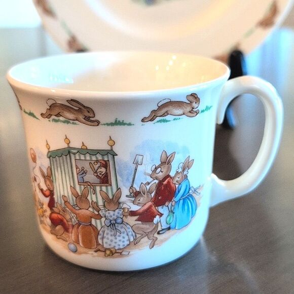 Vintage Royal Doulton Bunnykins Child's Plate and Cup Set - Picture 2 of 14